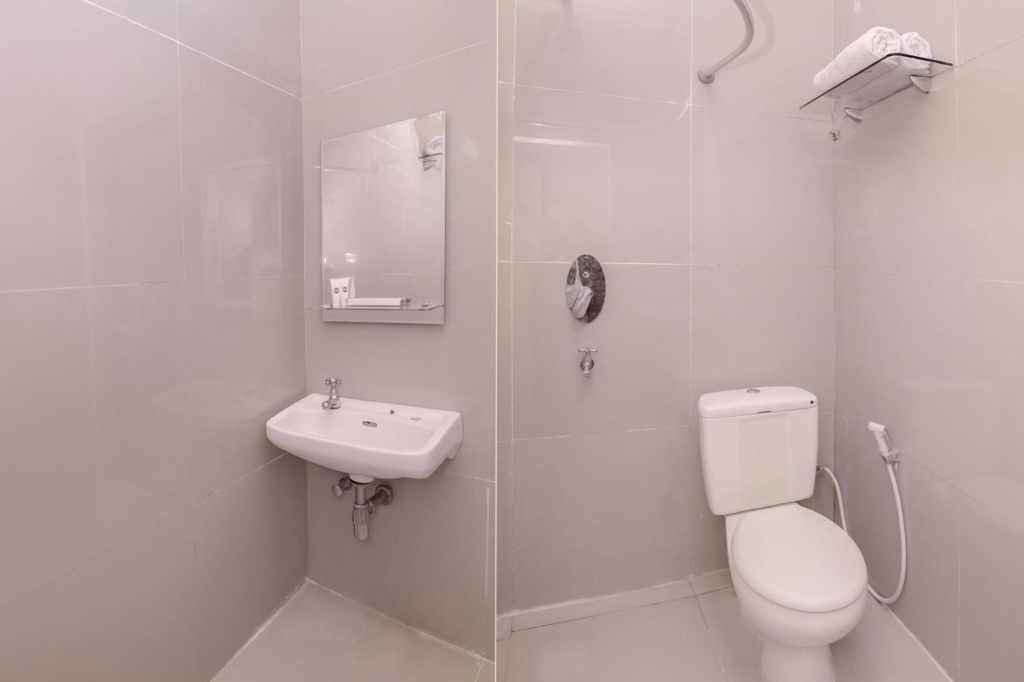 Capital O 854 Ub Caisar Hotel Banda Aceh Zewnętrze zdjęcie